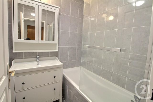 Afficher la photo en grand Appartement F3 à louer - 3 pièces - 72.97 m2 - MAISONS ALFORT - 94 - ILE-DE-FRANCE - Century 21 Vabel Immobilier