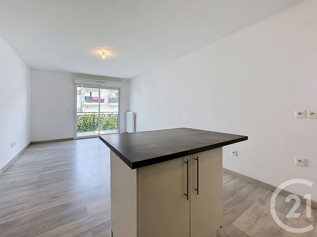 Appartement F3 à vendre - 3 pièces - 54.52 m2 - NEUILLY PLAISANCE - 93 - ILE-DE-FRANCE - Century 21 Vabel Immobilier